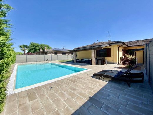 Вилла, Vellezzo Bellini, Provincia di Pavia