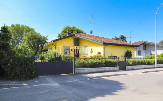 Villa a Pantigliate, Milano