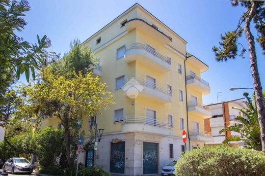 Apartment / Etagenwohnung in Porto San Giorgio, Province of Fermo