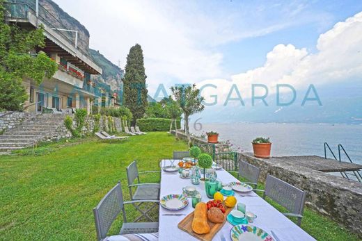 Villa a Gargnano, Brescia