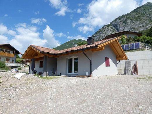 Villa - Stenico, Provincia autonoma di Trento