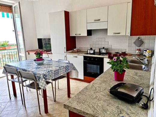 Appartamento a Levanto, La Spezia