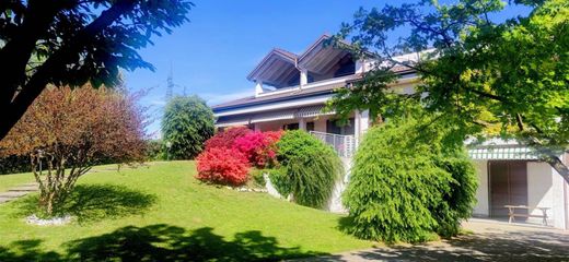Villa in Castronno, Provincia di Varese