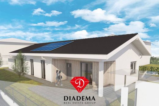 Villa in Gallarate, Provincia di Varese