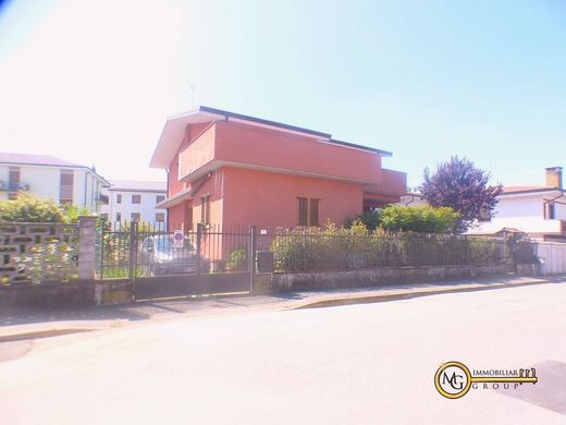 빌라 / Vignate, Città metropolitana di Milano