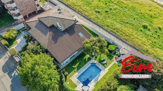 Βίλα σε Novara, Provincia di Novara