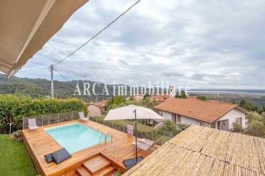 Villa Massarosa, Lucca ilçesinde