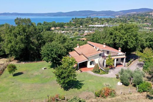 Villa in Trevignano Romano, Rome