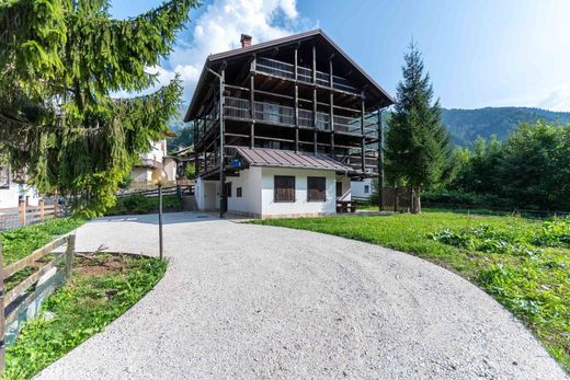 Luxus-Haus in Vallada Agordina, Provincia di Belluno