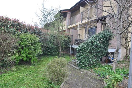 Villa en Trezzano sul Naviglio, Milán