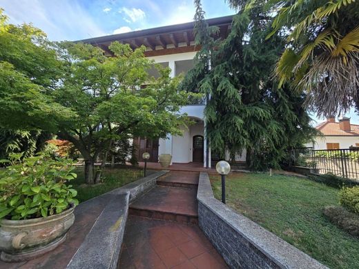 Villa a Casorezzo, Milano