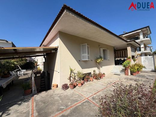 Villa in Parete, Provincia di Caserta