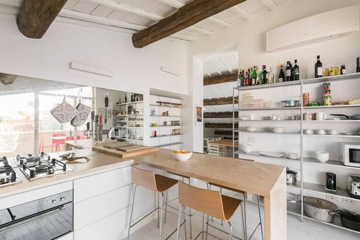 Penthouse Roma, Lazio bölgesinde