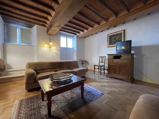 Apartment / Etagenwohnung in Siena, Provincia di Siena