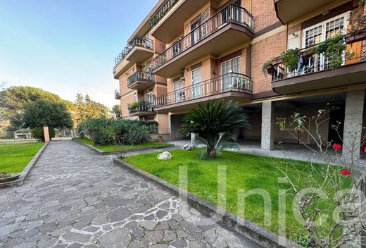 Apartment / Etagenwohnung in Rom, Latium