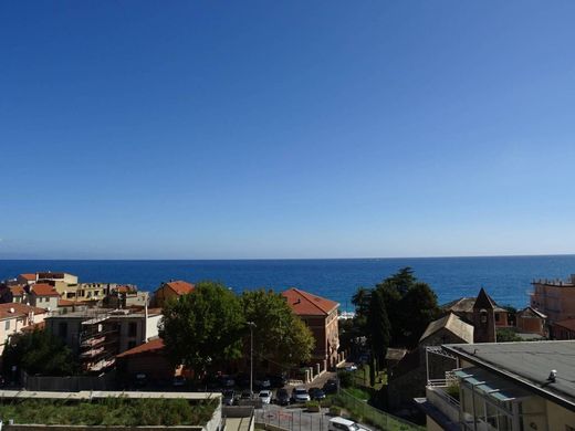 Apartment / Etagenwohnung in Noli, Provincia di Savona