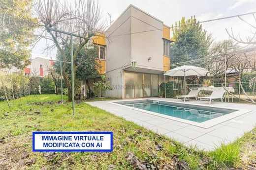Villa in San Donato Milanese, Milan