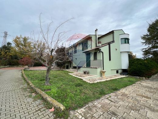 Apartment / Etagenwohnung in Venosa, Provincia di Potenza