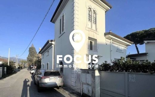 别墅  Pietrasanta, 卢卡省