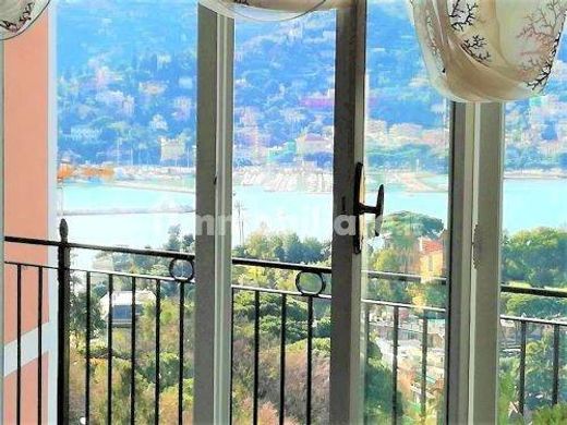 Penthouse Rapallo, Genova ilçesinde