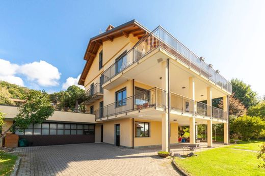 Villa in Comerio, Provincia di Varese