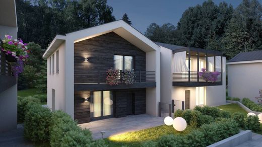 Apartment / Etagenwohnung in Temù, Provincia di Brescia