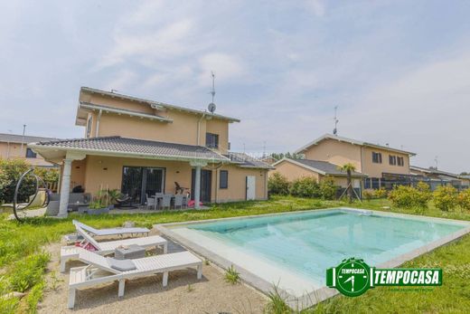 Villa in Vernate, Città metropolitana di Milano