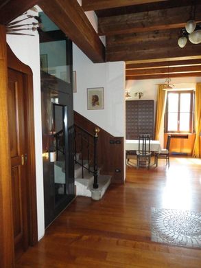 Villa in Cernusco Lombardone, Provincia di Lecco
