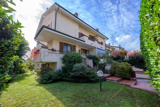 빌라 / Buccinasco, Città metropolitana di Milano