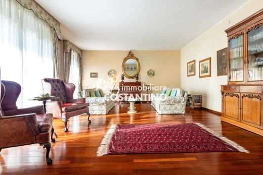 Apartment / Etagenwohnung in Mailand, Lombardei