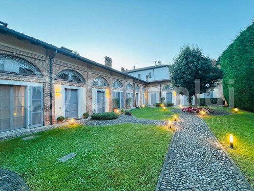 Çatı katı Cassinetta di Lugagnano, Milano ilçesinde