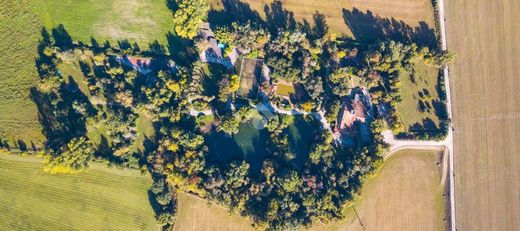 Villa in Marmirolo, Mantua