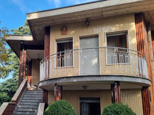 Villa in Cusano Milanino, Milan