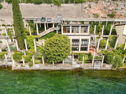 Villa a Toscolano-Maderno, Brescia