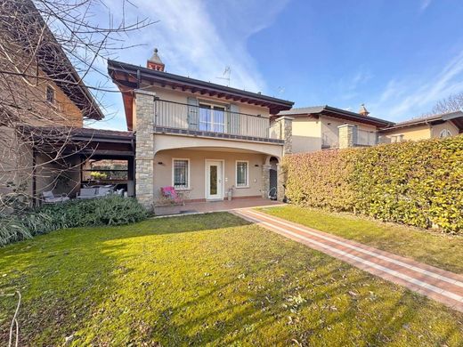 Villa a Paderno Franciacorta, Brescia
