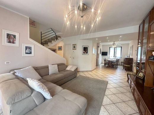 Μονοκατοικία σε Campi Bisenzio, Province of Florence