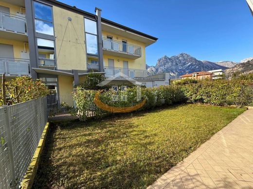 Apartment / Etagenwohnung in Nago-Torbole, Trient
