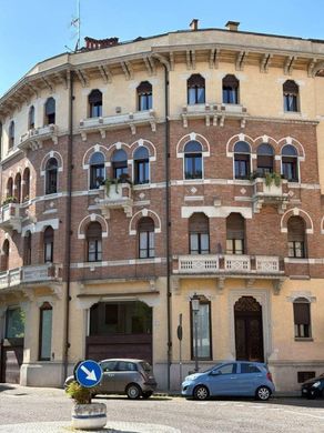 Apartment / Etagenwohnung in Padua, Venetien