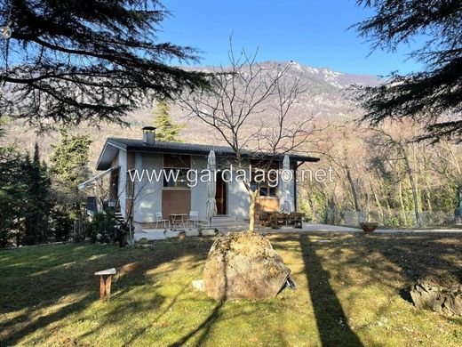 Villa in Caprino Veronese, Provincia di Verona