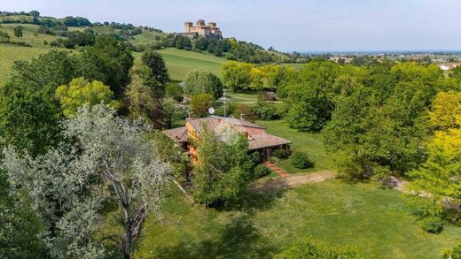 Willa w Langhirano, Provincia di Parma
