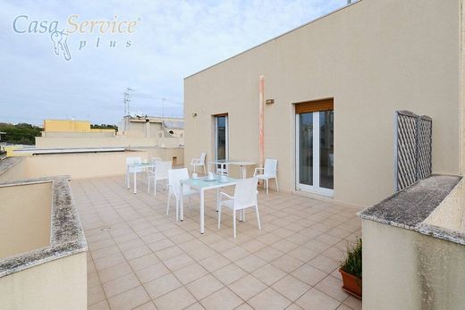 Penthouse Gallipoli, Lecce ilçesinde