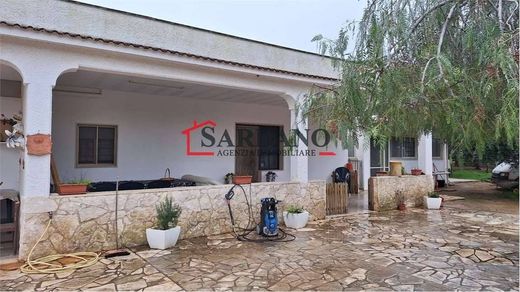 Villa in Carovigno, Provincia di Brindisi