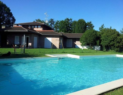 Villa in Cassano Magnago, Provincia di Varese