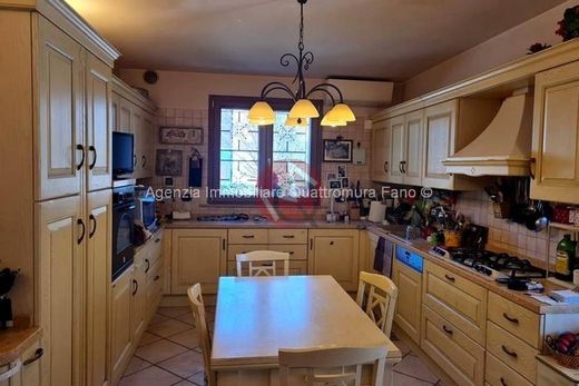 Willa w Fano, Provincia di Pesaro e Urbino