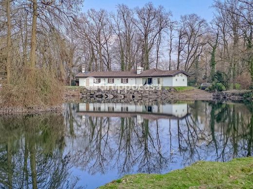 Вилла, Bernate Ticino, Милан