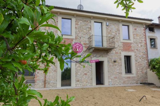 Landhuis in Gazzola, Provincia di Piacenza