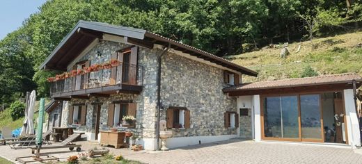 Villa in Centro Valle Intelvi, Provincia di Como