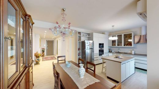 Penthouse Alba, Cuneo ilçesinde