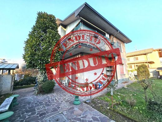 Villa in Cernusco sul Naviglio, Città metropolitana di Milano