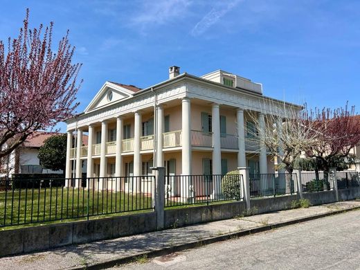 Villa in Carmagnola, Turin